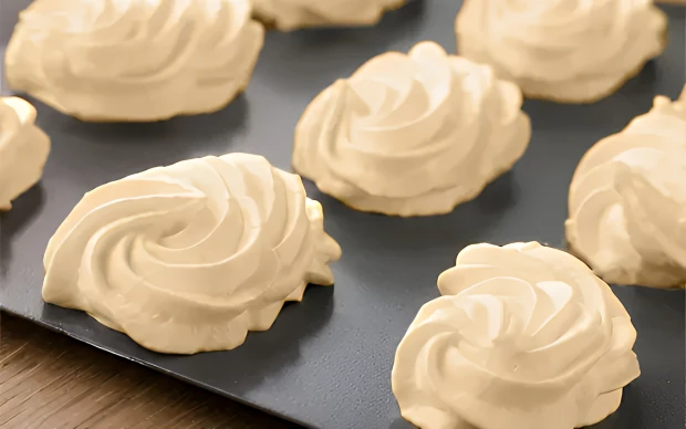 Crisp & Easy Meringue Cookies Recipe – Light, Airy & Sweet