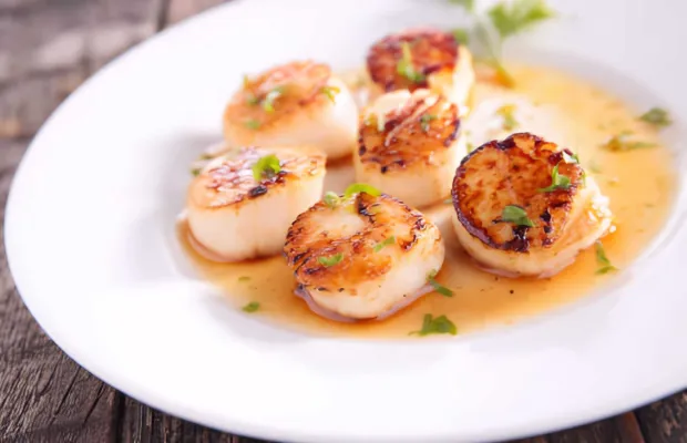 Pan-Fried Scallops Recipe with Garlic Butter and Lemon