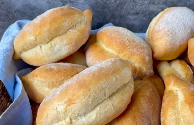 Portuguese Crusty Rolls (Papo Secos) Recipe | Easy & Authentic